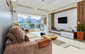 1075 Apartamento localizado a 100 metros da praia com 02 dormitórios e ampla sacada na praia do centro de Bombinhas